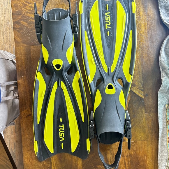 Tusa Solla SF-22 Scuba Fins - Picture 2 of 2